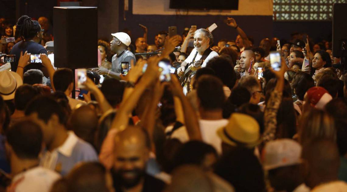 Moacyr Luz e o Samba do Trabalhador, no Clube Renascença, no Andaraí