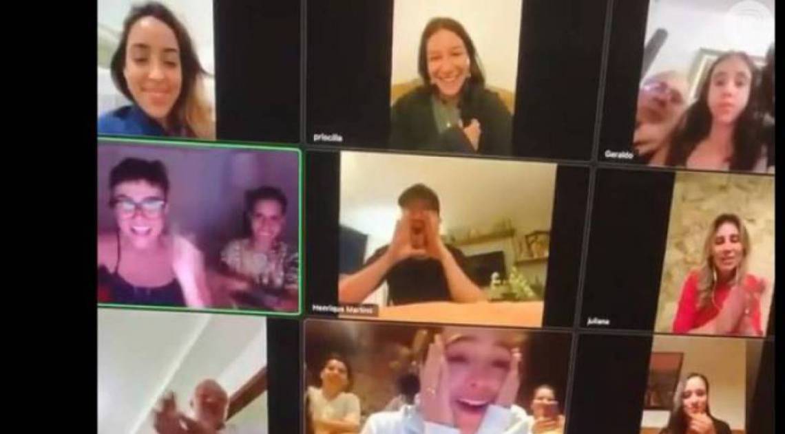 Bruna Marquezine se emociona com festa de anivers&aacute;rio virtual
