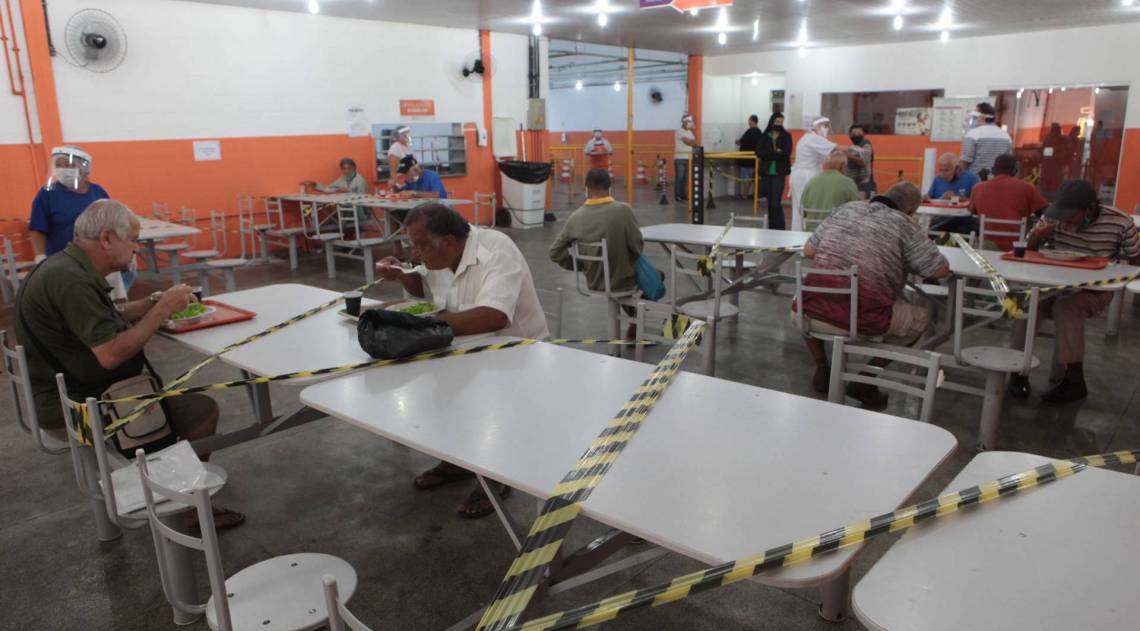 Neste primeiro dia de funcionamento, foi servido, arroz, feijão, polenta e salada, e os usuários podiam escolher entre carne moída ou linguiça calabresa. Suco para acompanhar e paçoca de sobremesa