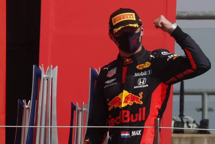 Com estrat&eacute;gia perfeita, Verstappen supera Mercedes e vence GP do 70&ordm; Anivers&aacute;rio