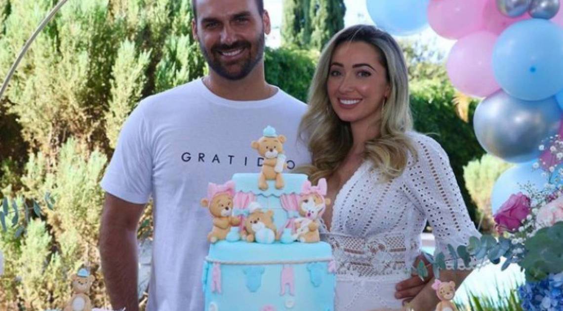 Eduardo e Heloísa Bolsonaro no dia do chá de revelação da primeira filha do casal - Reprodução/Instagram