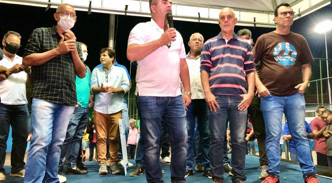 Moradores comemoram reforma da Praça Deputado Samuel Côrrea