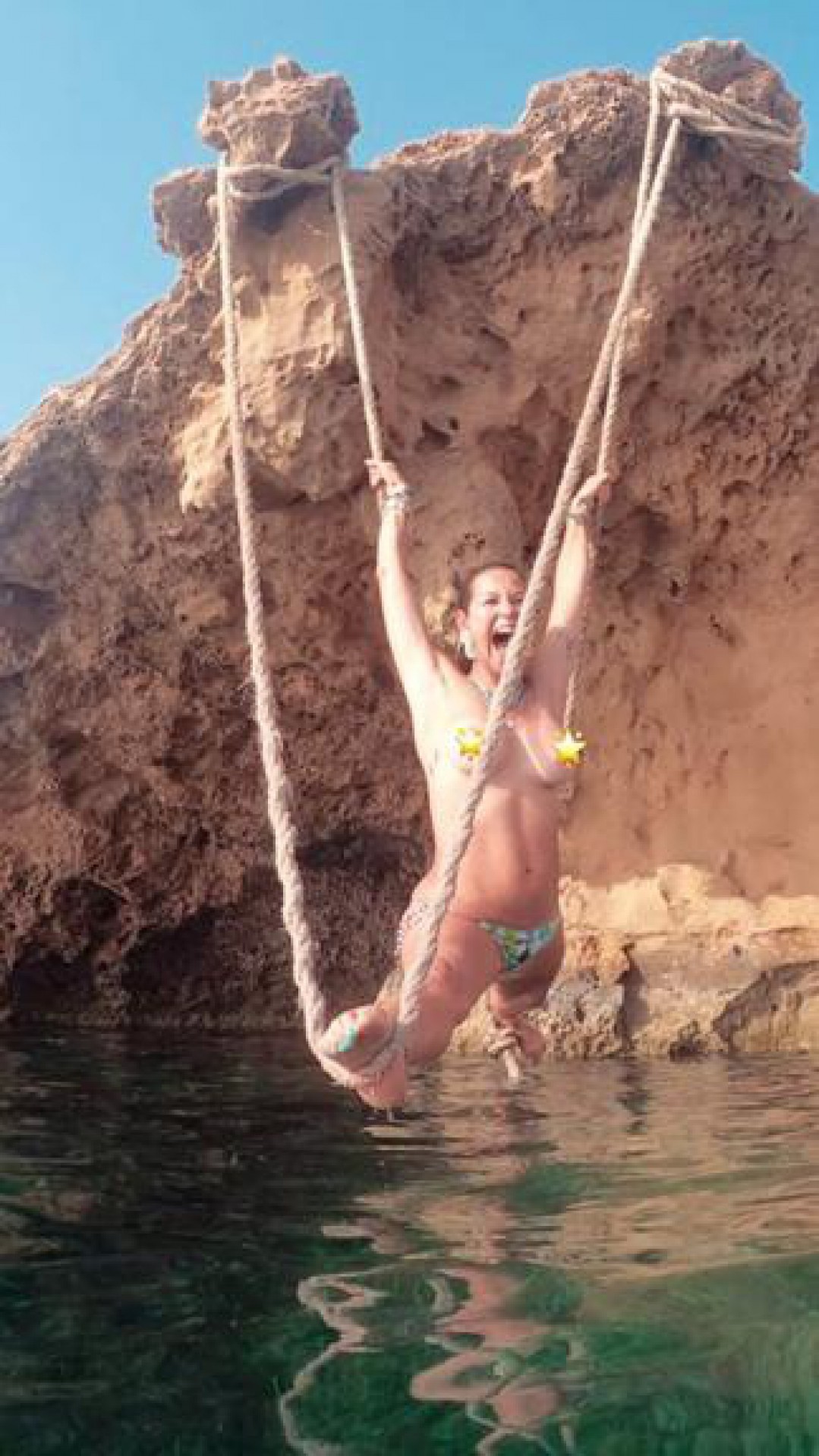 Luana Piovani faz topless e abre espacate em cliques feito em Ibiza - Reprodução Instagram