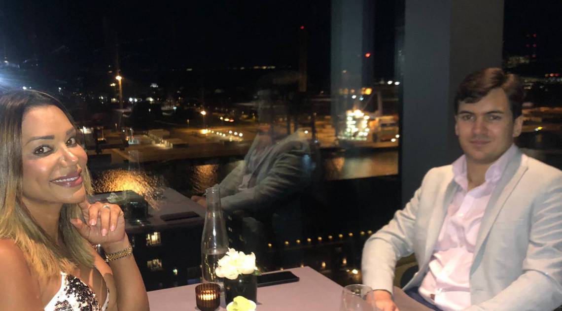 Ana Paula Evangelista comemora um ano de casamento