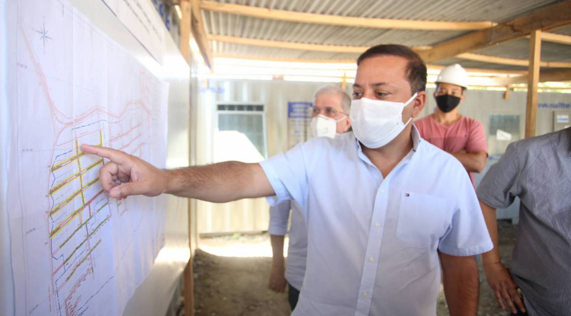 FamÃ­lias nÃ£o inseridas nestes programas sociais e contempladas com cestas bÃ¡sicas da Prefeitura recebem os alimentos a partir do dia 18 - DivulgaÃ§Ã£o / Luciana Carneiro