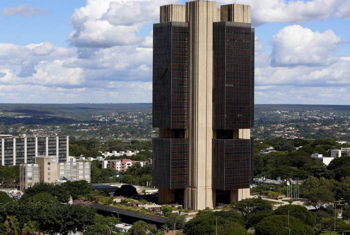 Banco Central prevê que recuperação parcial da economia sofra com fim do auxílio emergencial