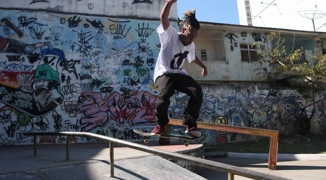 Rio,12/08/2020 -NOVA IGUACU- ESPECIAL,CADERNO BAIXADA, humorista e skatista de Nova Iguacu que faz sucesso no instagram com piadas sobre racismo . Na foto, Vitor Andre .Foto: ClÃ©ber Mendes/AgÃªncia O Dia