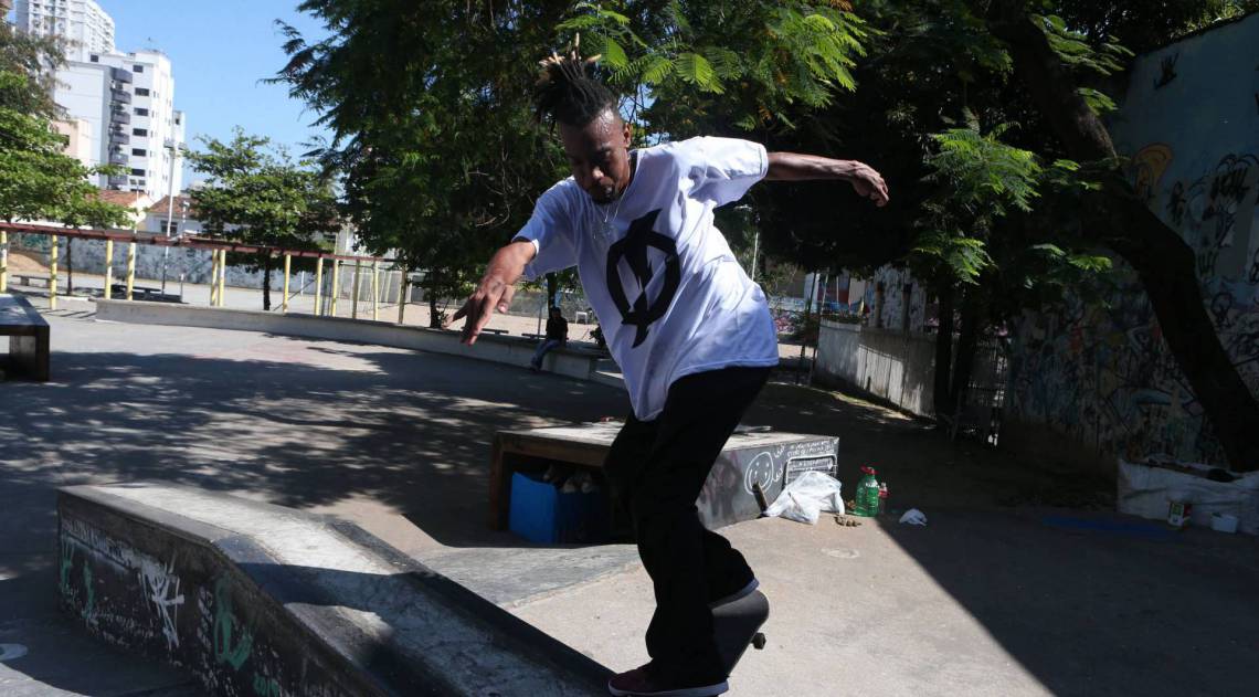 Rio,12/08/2020 -NOVA IGUACU- ESPECIAL,CADERNO BAIXADA, humorista e skatista de Nova Iguacu que faz sucesso no instagram com piadas sobre racismo . Na foto, Vitor Andre .Foto: ClÃ©ber Mendes/AgÃªncia O Dia