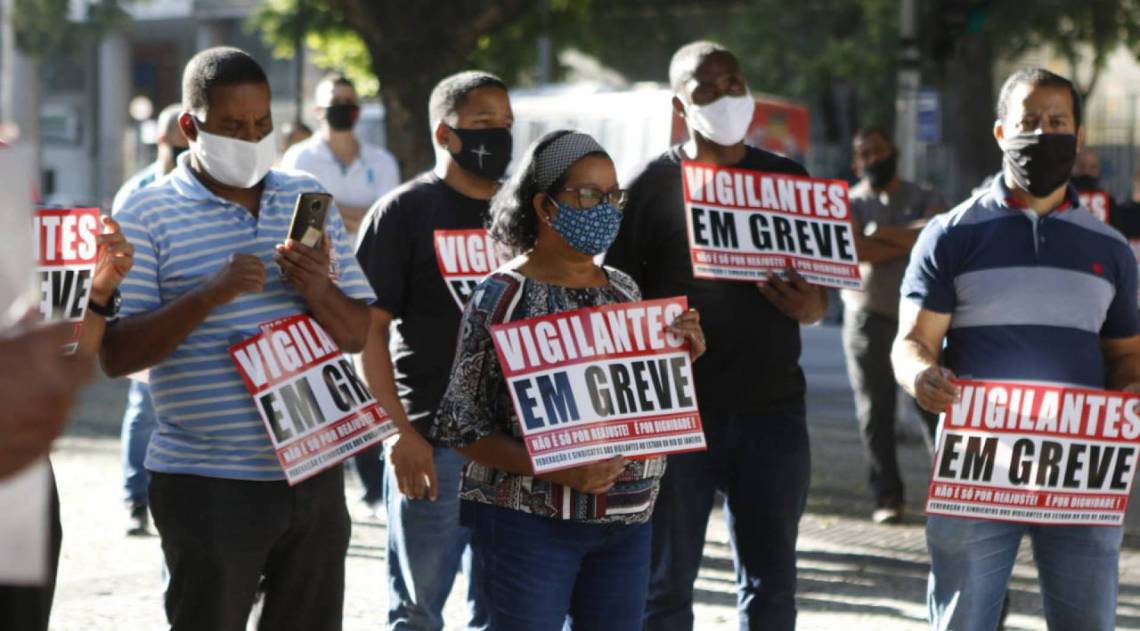 Vigilantes de ag&ecirc;ncias banc&aacute;rias e shoppings fazem manifesta&ccedil;&atilde;o na Candel&aacute;ria - Reginaldo Pimenta / Agência O Dia