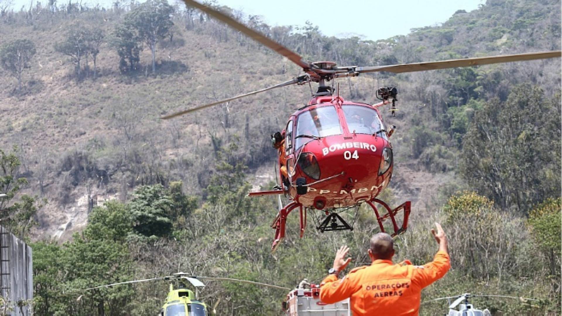 Queimadas em sequ&ecirc;ncia devastam importantes trechos de mata atl&acirc;ntica em diversos locais de Petr&oacute;polis