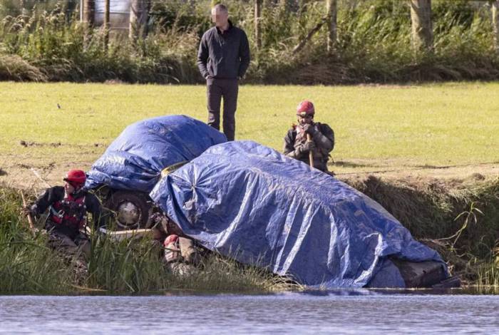 Corpo de homem desaparecido h&aacute; 29 anos &eacute; encontrado em um carro submerso no rio