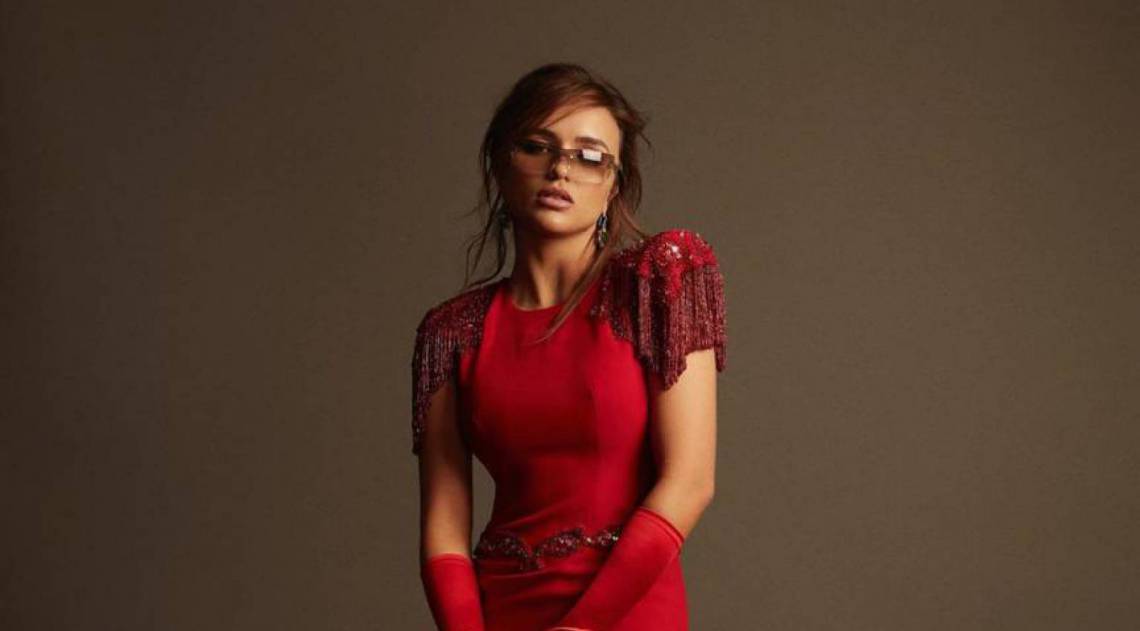 Rafa Kalimann posa para ensaio fotogr&aacute;fico