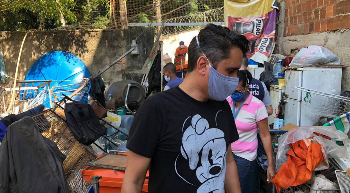 Animais eram mantidos em meio à sujeira 