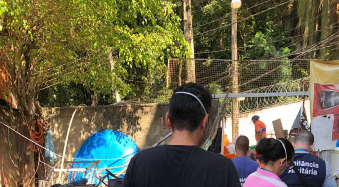 Animais eram mantidos em meio à sujeira 