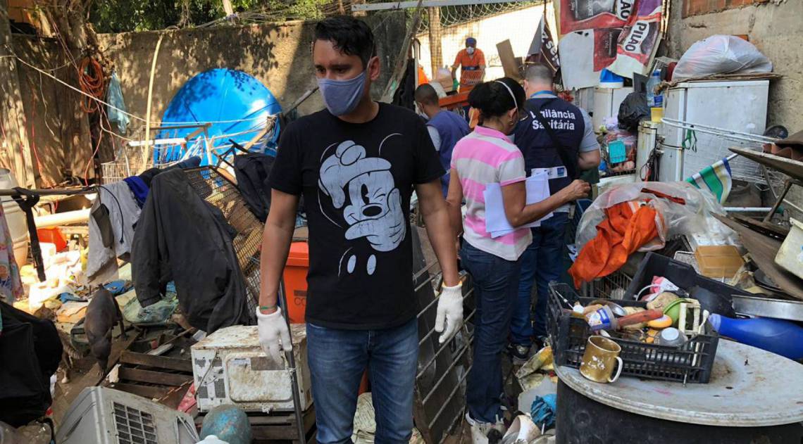 Animais eram mantidos em meio à sujeira 