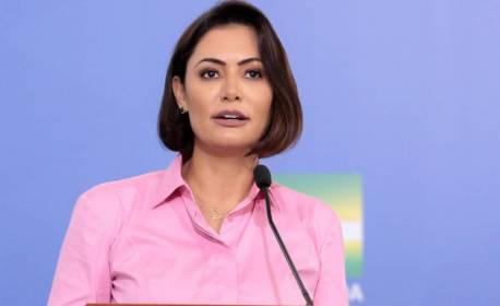 Michelle Bolsonaro anuncia que testou negativo para covid-19