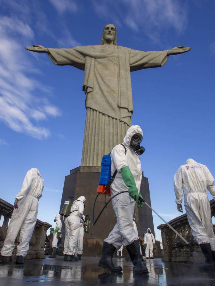 Militares fizeram a desinfecção do Santuário Cristo Redentor, que será reaberto ao público amanhã