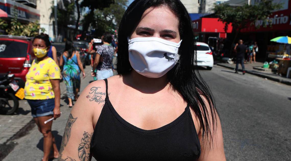 Rio,14/08/2020 -COVID-19 -CORONAVIRUS, BONSUCESSO, fila na Caixa Economica,grande movimentacao de pessoas para pegar mais uma parcela do auxilio emergencial . Na foto, Joyce Gomes.Foto: Cleber Mendes/Ag&ecirc;ncia O Dia