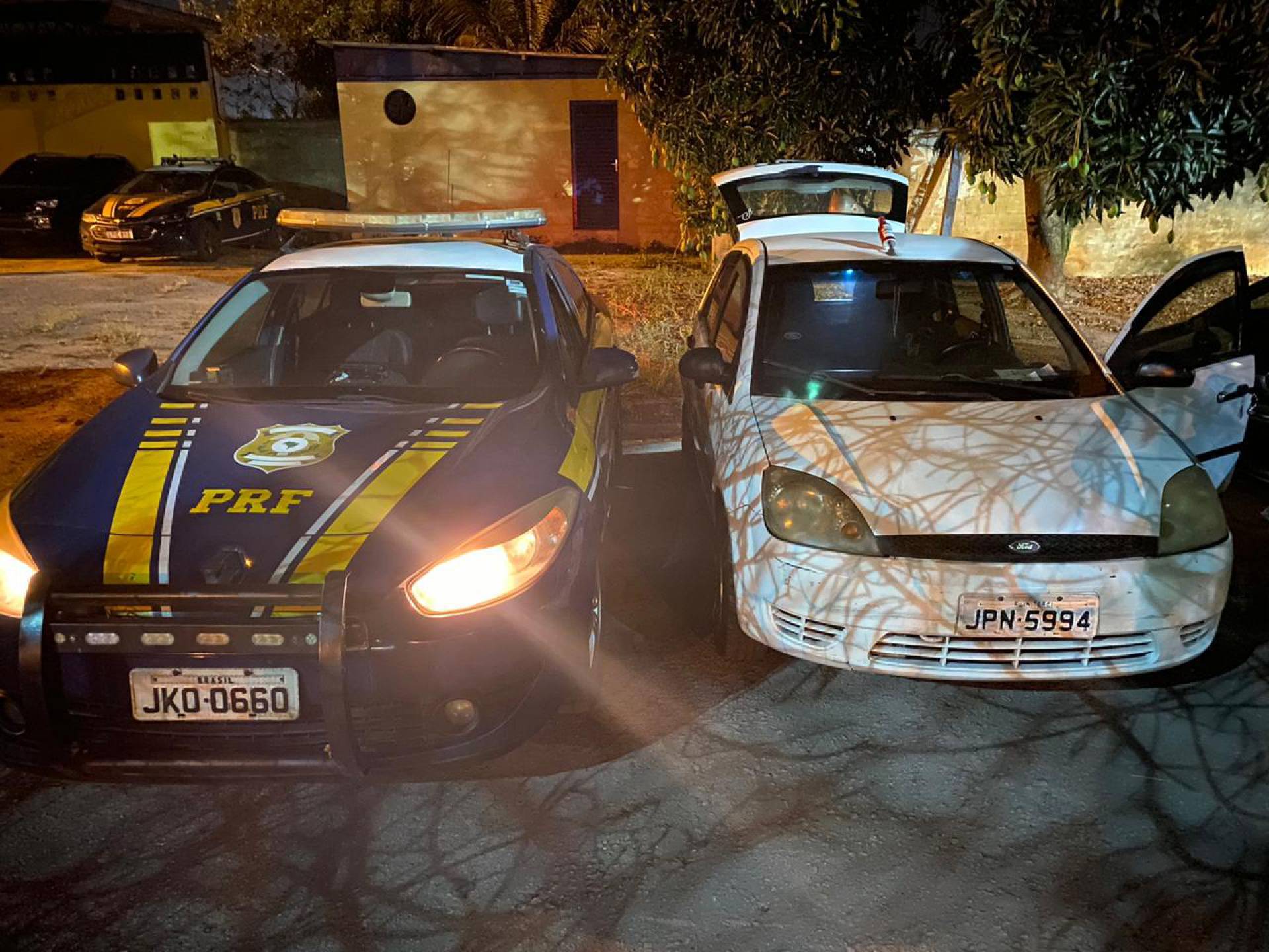 Mulher é presa tentando subornar agentes da Polícia Rodoviária Federal em Itaguaí