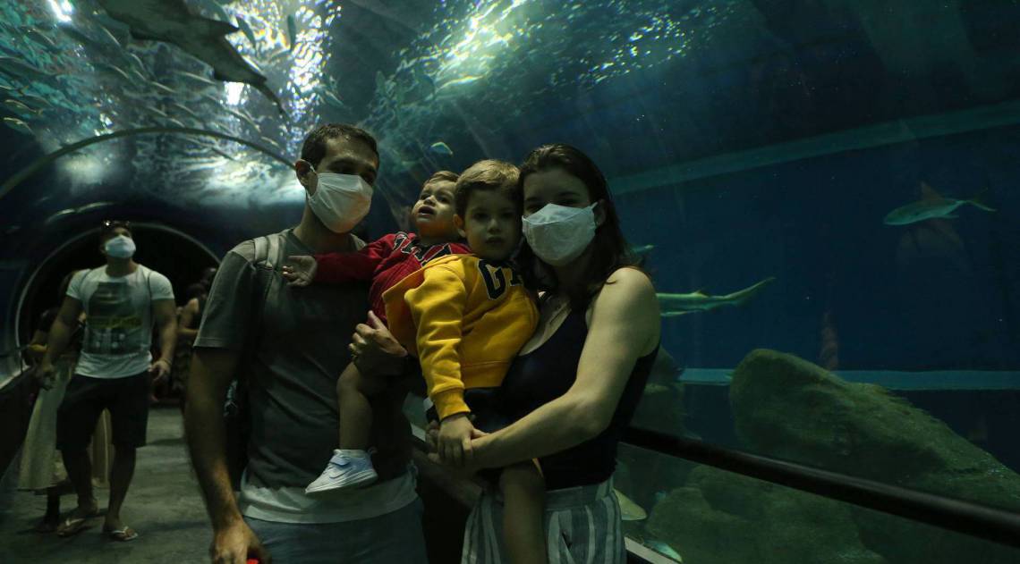 Rio,15/08/2020 -COVID-19 -CORONAVIRUS,GAMBOA,Aquario Marinho, Reabertura segura e gladual do AquaRio.Na foto,Raphael de Souza, Clivia de Souza, Lucas e Caio.Foto: Cleber Mendes/Agência O Dia