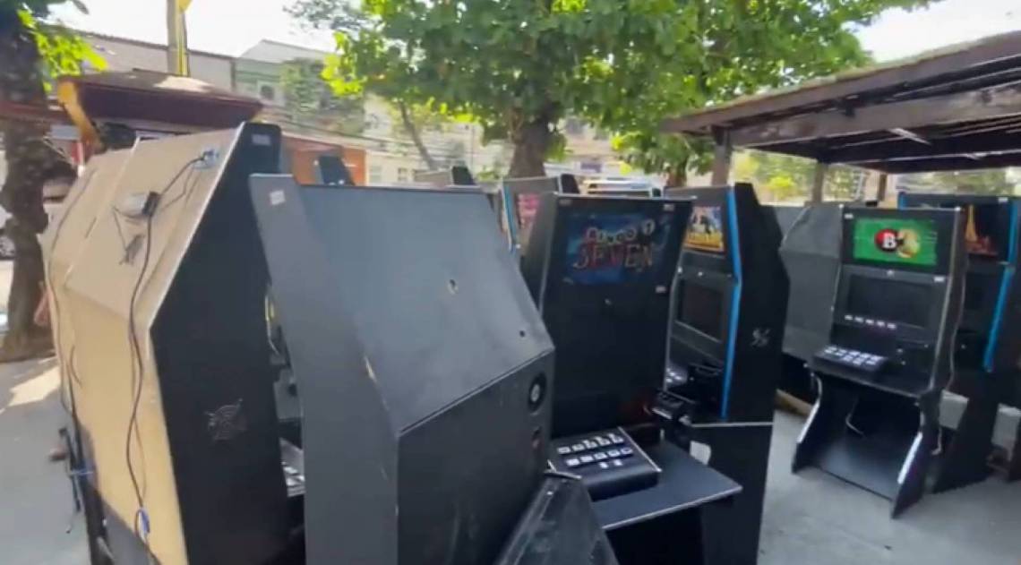 Agentes encontraram 32 máquinas caça níqueis no bairro da Penha, na Zona Norte da cidade - Polícia Federal / Divulgação 