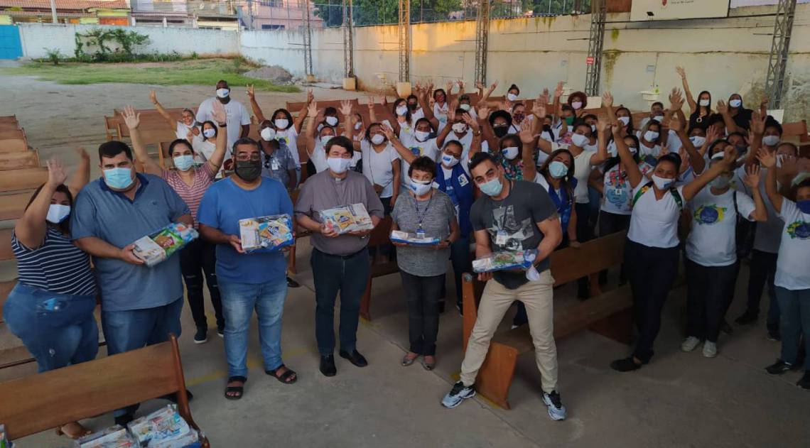 Dezenas de kits de higiene e alimentação foram doados aos profissionais da atenção básica em Meriti - Divulgação