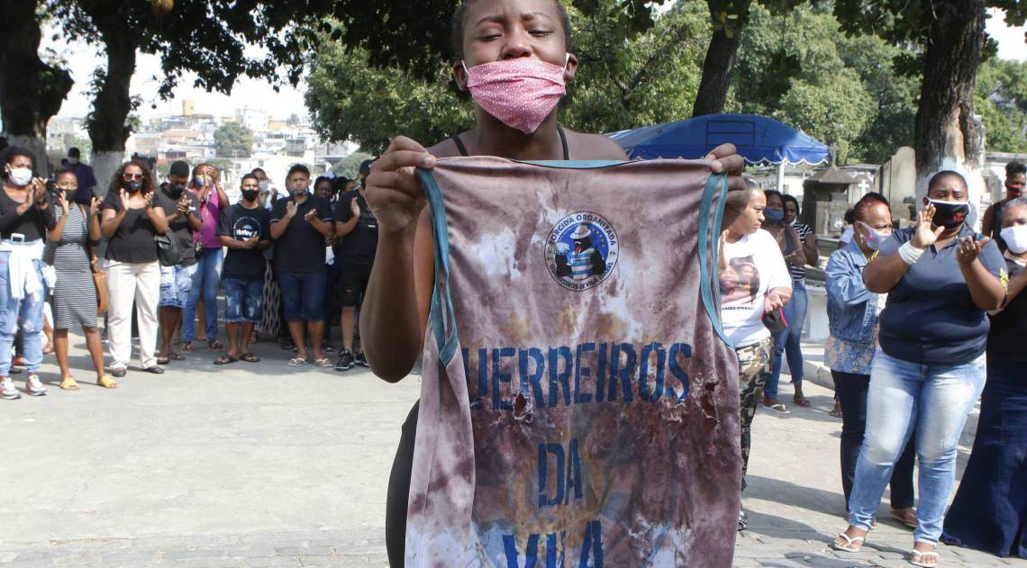Rio de Janeiro - RJ  - 17/08/2020 - Geral - Sepultamento de Caio Gabriel Vieira da Silva, no cemiterio de Inhauma, zona norte do Rio - Foto Reginaldo Pimenta / Agencia O Dia