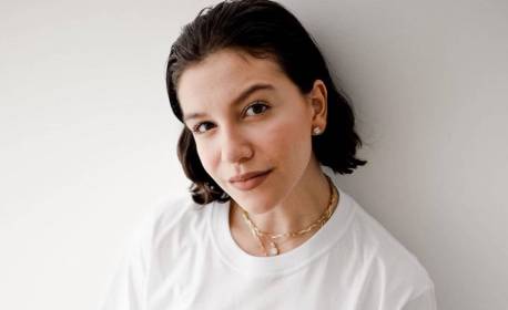 Priscilla Alcantara alfineta Silvio Santos ao falar de demissão do SBT