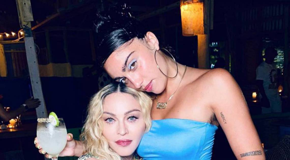 Madonna e a filha, Lourdes Maria