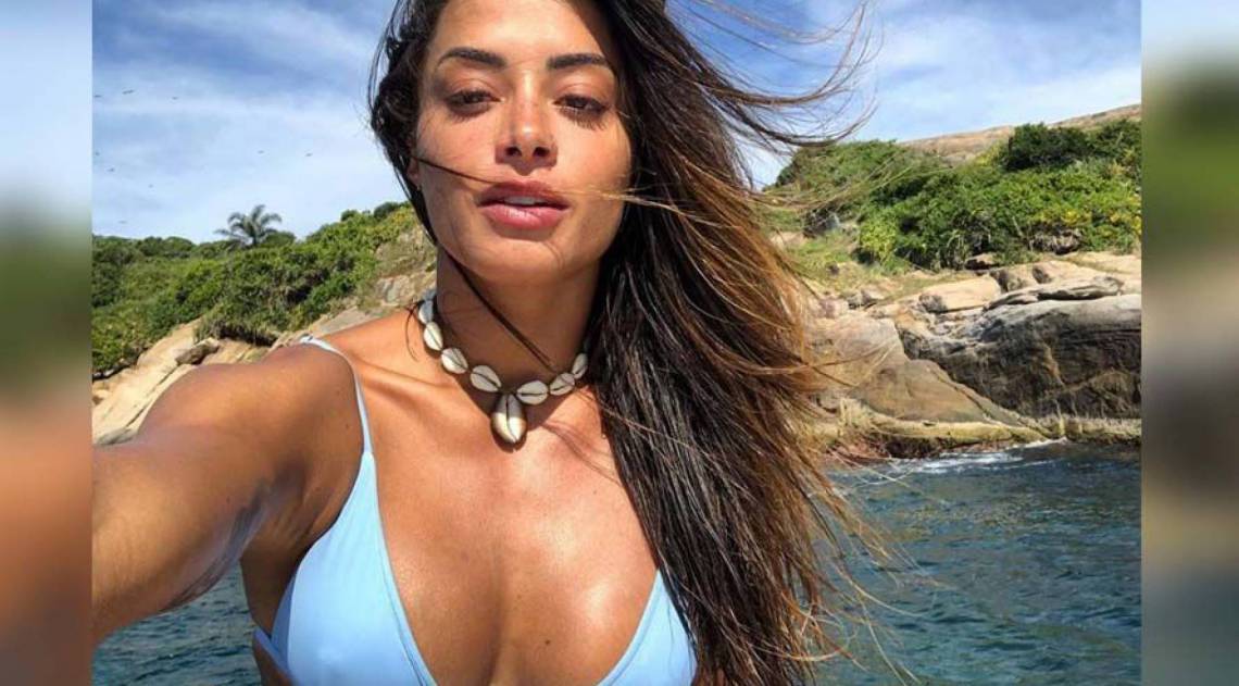 Famosa passando o fim de semana em Búzios 