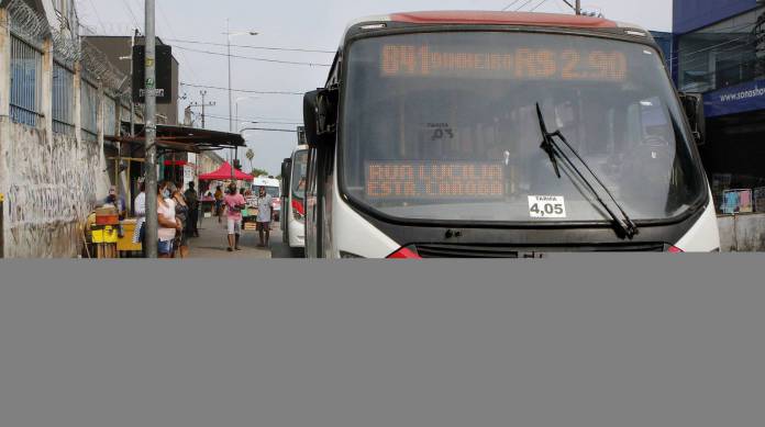 Rio de Janeiro - RJ  - 18/08/2020 - Geral - Linhas de onibus que voltaram a circular na zona oeste - na foto, onibus da linha 841, em Campo Grande - Foto Reginaldo Pimenta / Agencia O Dia