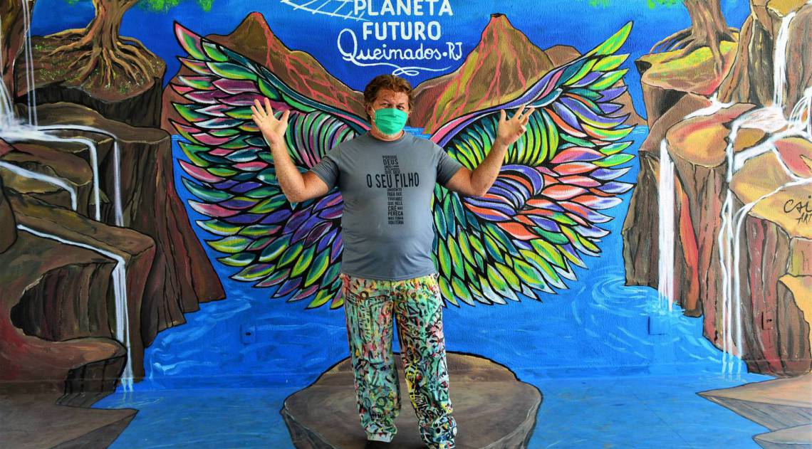 Arte e grafite em painéis de Queimados