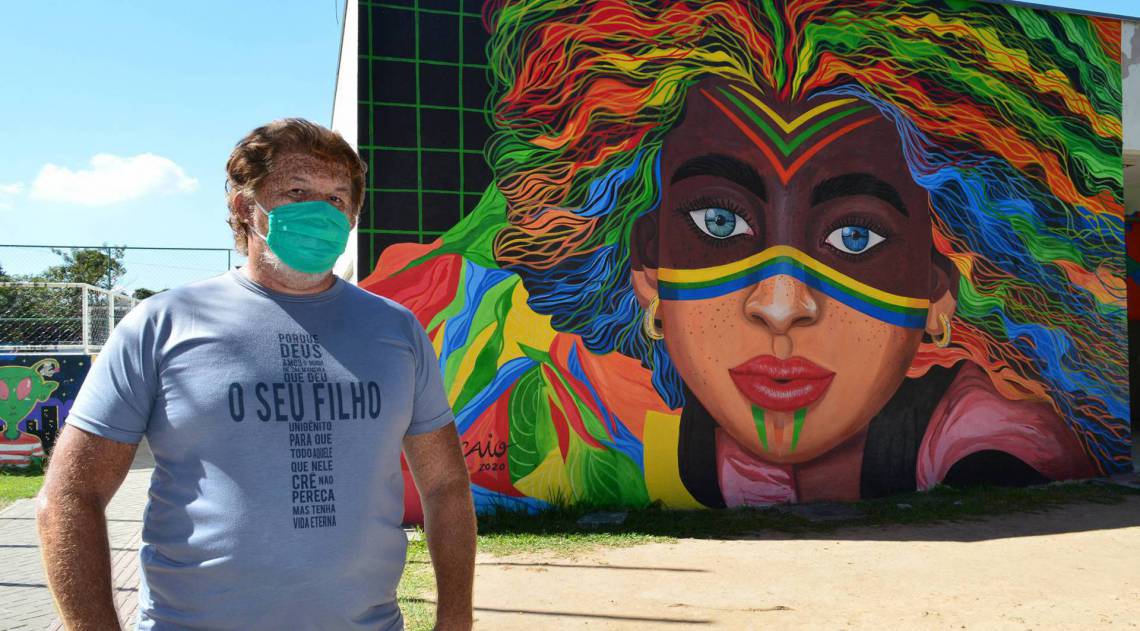 Arte e grafite em painéis de Queimados