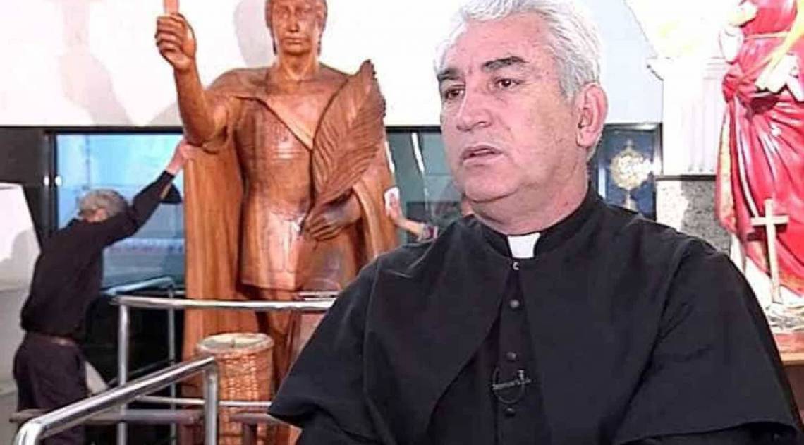 Militar da reserva, Osvaldo Pal&oacute;pito &eacute; acusado de desviar doa&ccedil;&atilde;o de fi&eacute;is