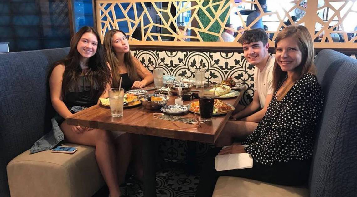 Rose Miriam posa com os filhos que teve com Gugu Liberato - Reprodução Internet