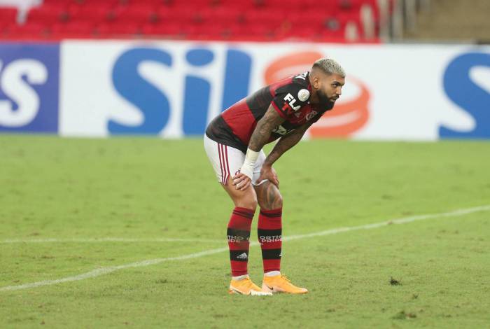 Desconfio que seja o sósia e não o Gabigol jogando, diz jornalista