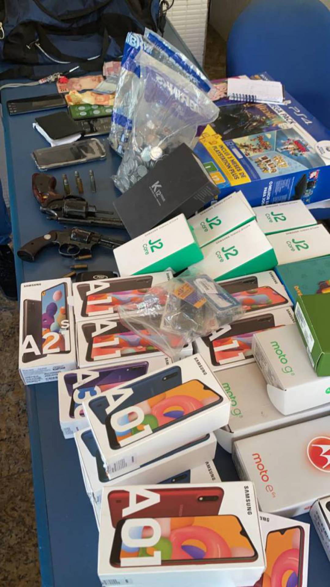 Homens são presos em Rio Bonito após roubarem loja de departamento em Cabo Frio 