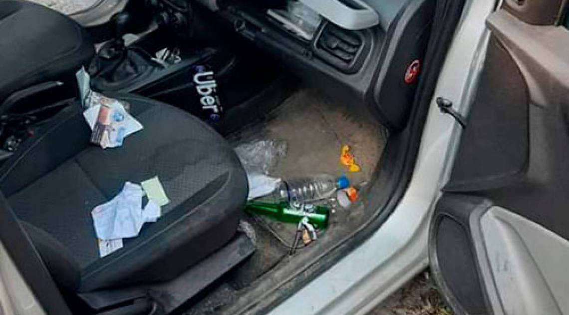 Pessoas que testemunharam o acidente informaram aos policiais que o motorista tinha atropelado um motociclista e fugido a pé - Divulgação/Polícia Militar