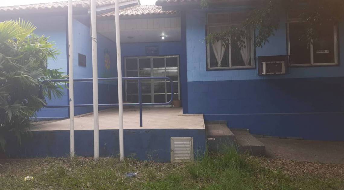 A frente da sede da Apae: invasor n&atilde;o quis levar equipamentos e deixou bebedouro ligado - Divulga&ccedil;&atilde;o