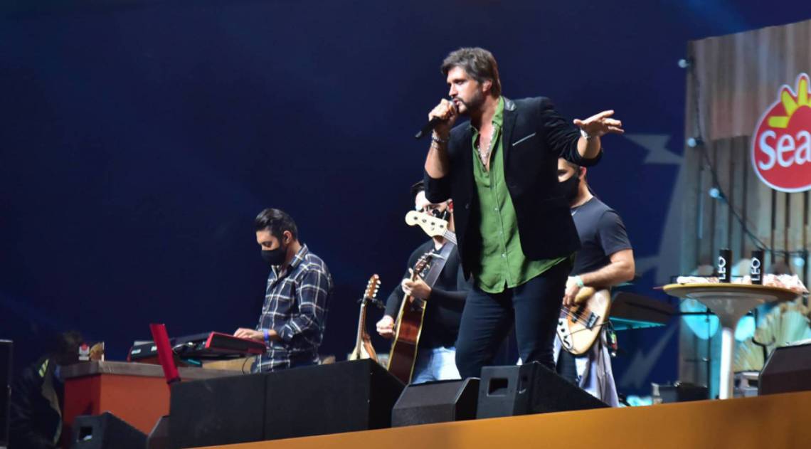 Leo Chaves fez participa&ccedil;&atilde;o especial no show