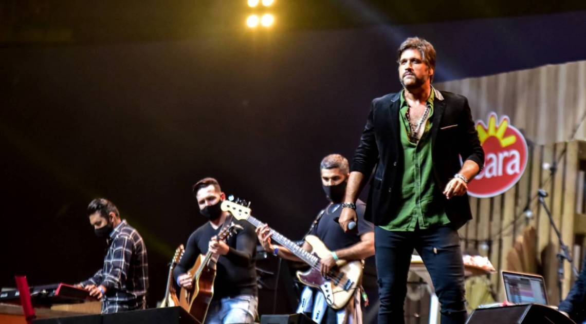 Leo Chaves fez participa&ccedil;&atilde;o especial no show