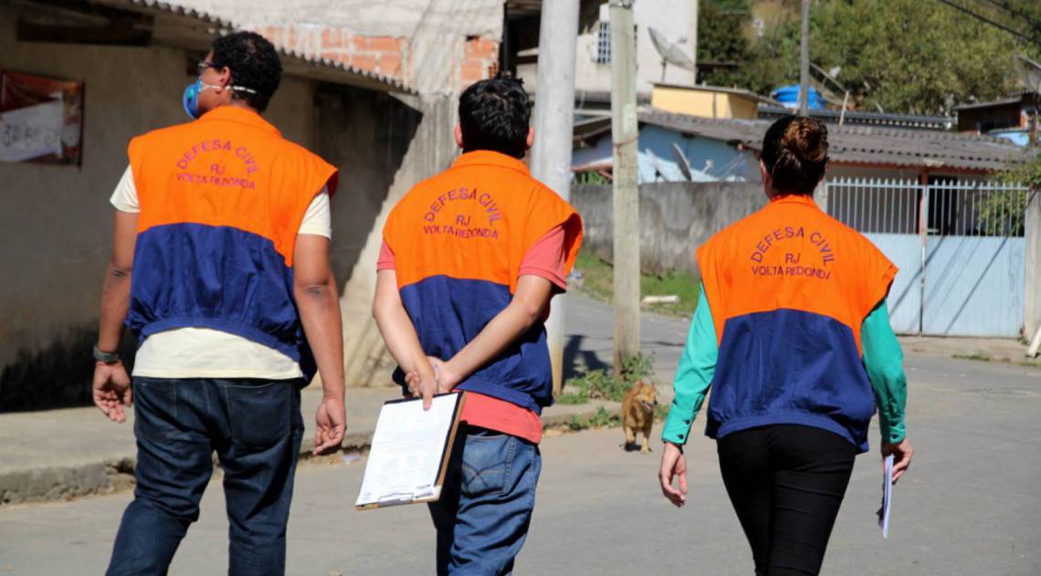 Defesa Civil faz alerta moradores de área de risco no bairro São Sebastião - Divulgação
