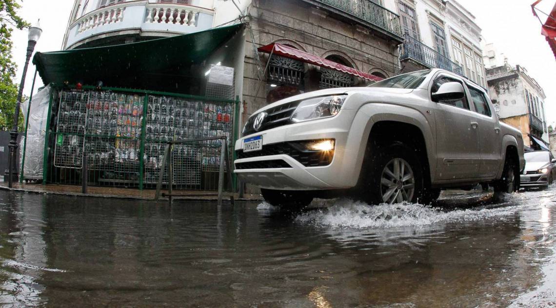 Rio de Janeiro - RJ - 22/08/2020 - Climatempo chuva e frio na cidade, na foto Rua Goncalves Ledo regiao central do Rio - Foto Gilvan de Souza / Agencia O Dia
