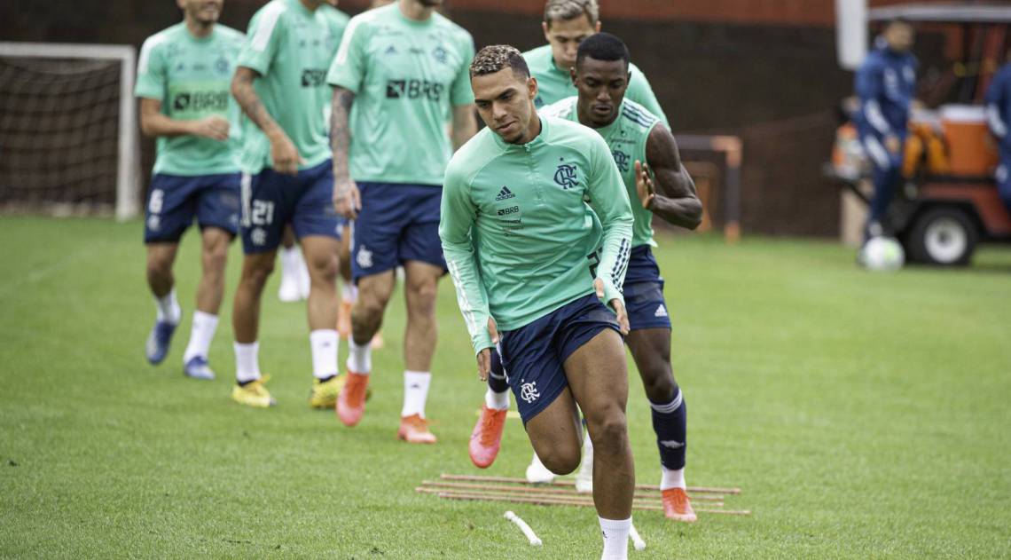 Matheuzinho durante treinamento do Flamengo  - Alexandre Vidal/Flamengo