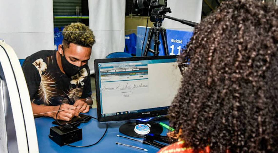 Detran iniciou mutirão para emissão de carteiras de identidade para pessoas em situações vulneráveis