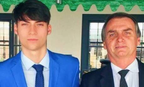 'Se a Globo existir até lá', diz caçula de Bolsonaro sobre ir pro 'BBB 22'