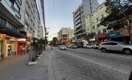 Homem furta celular e é detido por populares no centro de Nova Friburgo