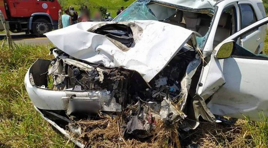 Carro de vereador ficou completamente destruído após acidente - TV Globo/Reprodução