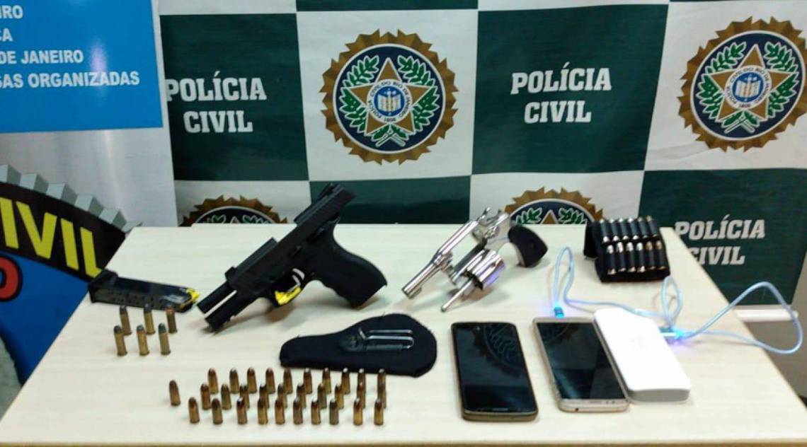 Draco prende homem que assumiria gerência de comunidade de Santa Cruz e ex-policial por envolvimento com milícia
 - Divulgação 