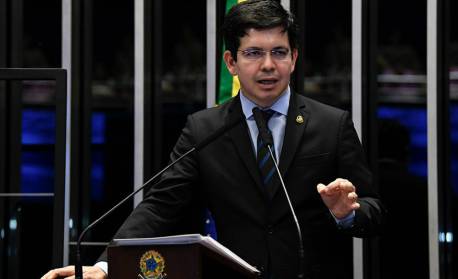 Em novo trecho da conversa com Kajuru, Bolsonaro ameaça agredir senador Randolfe Rodrigues